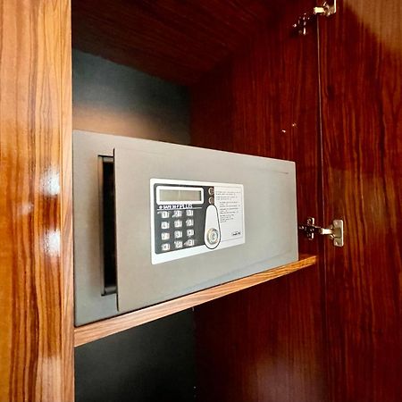 Royal Studio Apartment With A Perfect View - Yamaluxe Bucureşti Eksteriør bilde