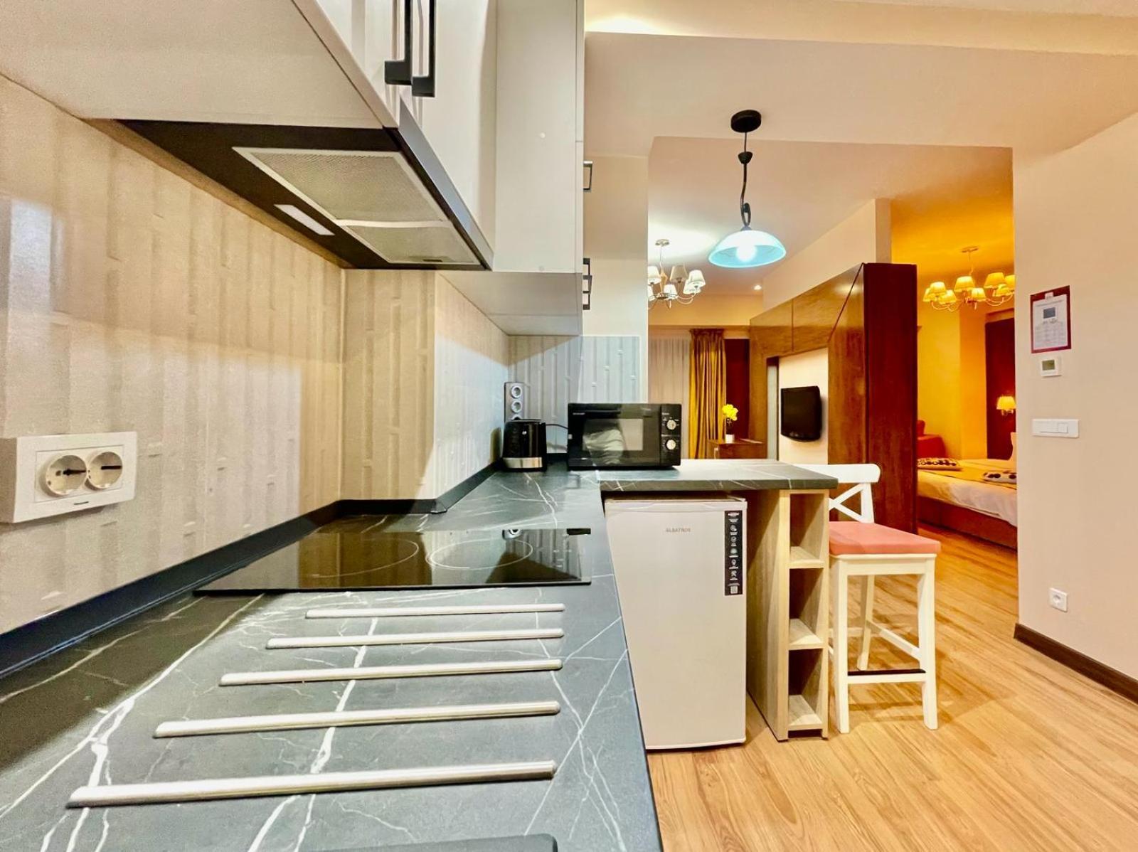 Royal Studio Apartment With A Perfect View - Yamaluxe Bucureşti Eksteriør bilde