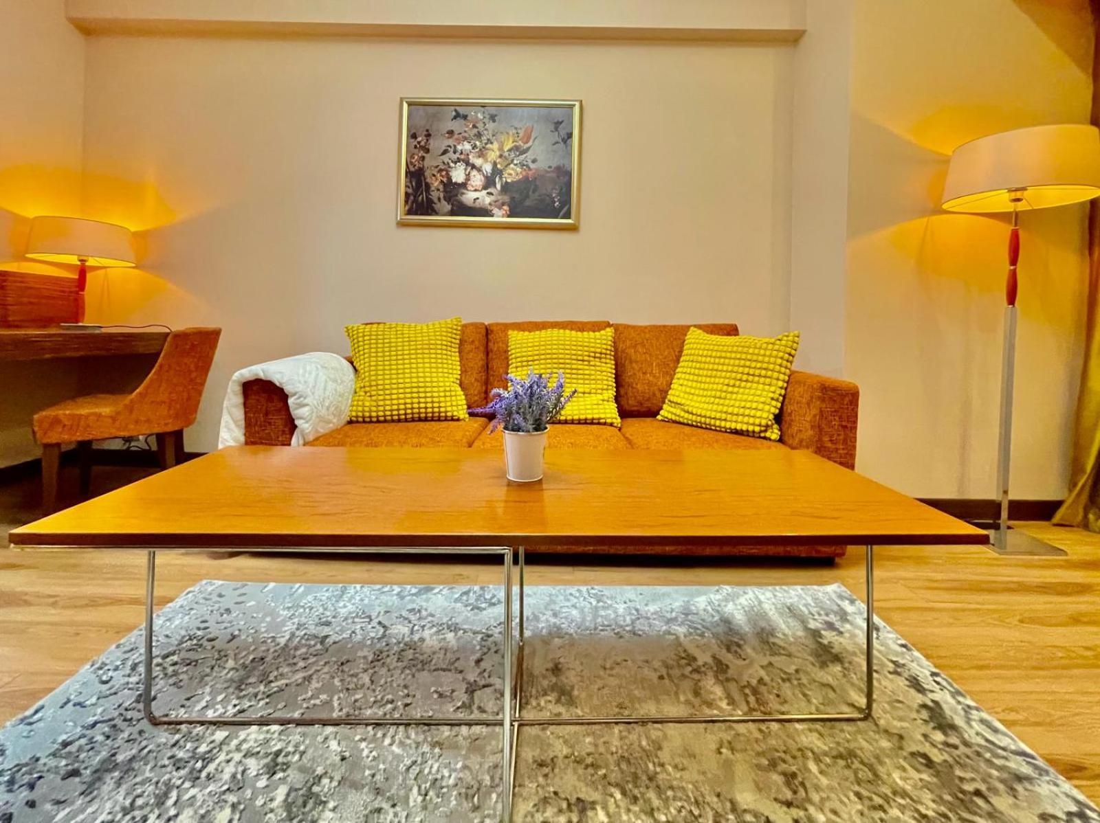 Royal Studio Apartment With A Perfect View - Yamaluxe Bucureşti Eksteriør bilde
