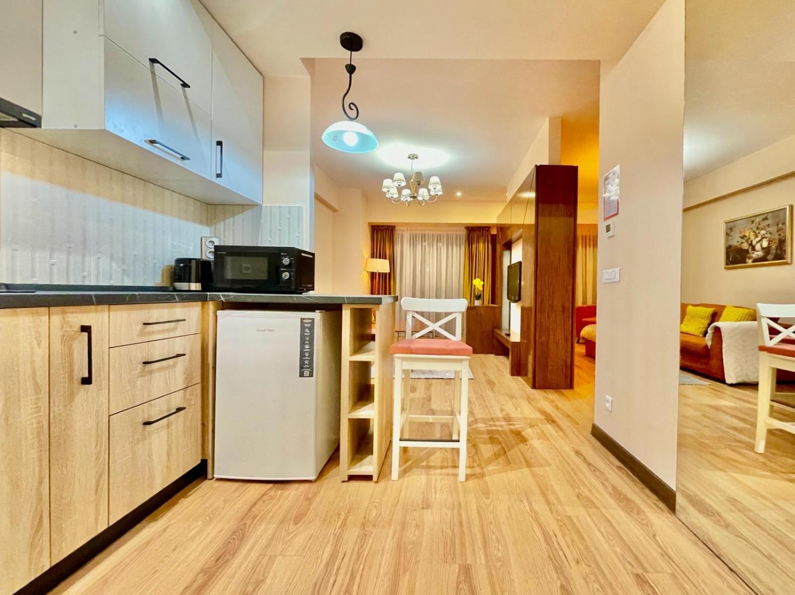 Royal Studio Apartment With A Perfect View - Yamaluxe Bucureşti Eksteriør bilde
