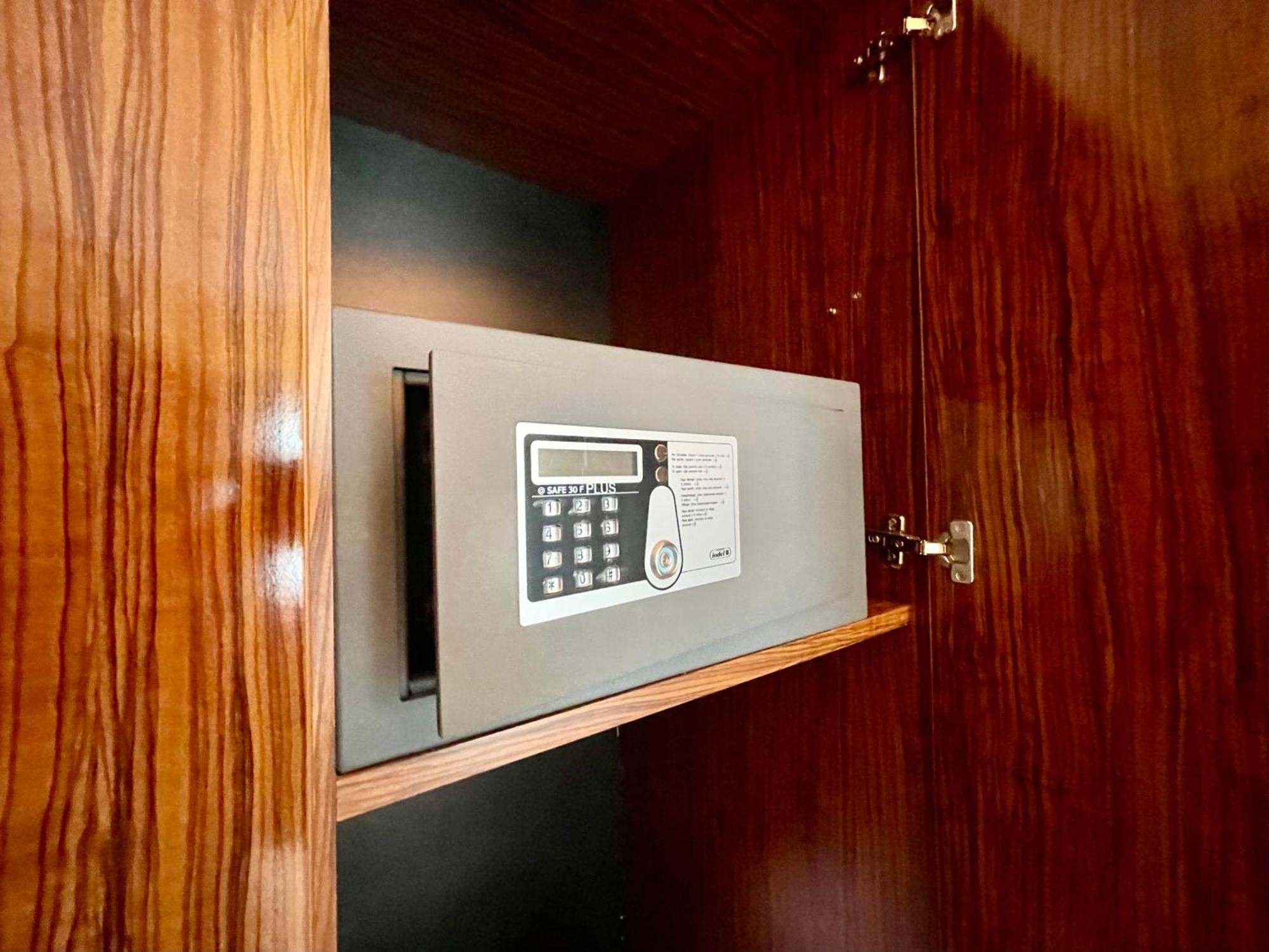Royal Studio Apartment With A Perfect View - Yamaluxe Bucureşti Eksteriør bilde