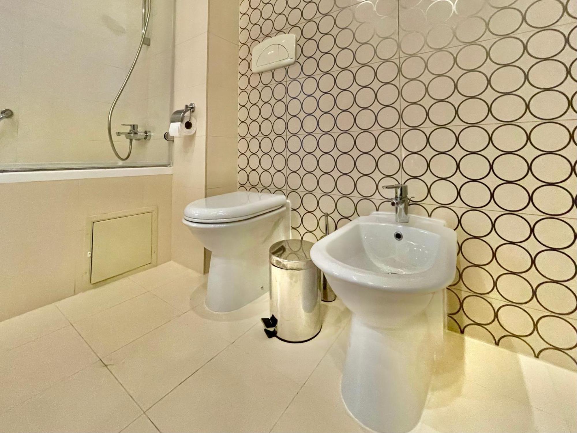 Royal Studio Apartment With A Perfect View - Yamaluxe Bucureşti Eksteriør bilde