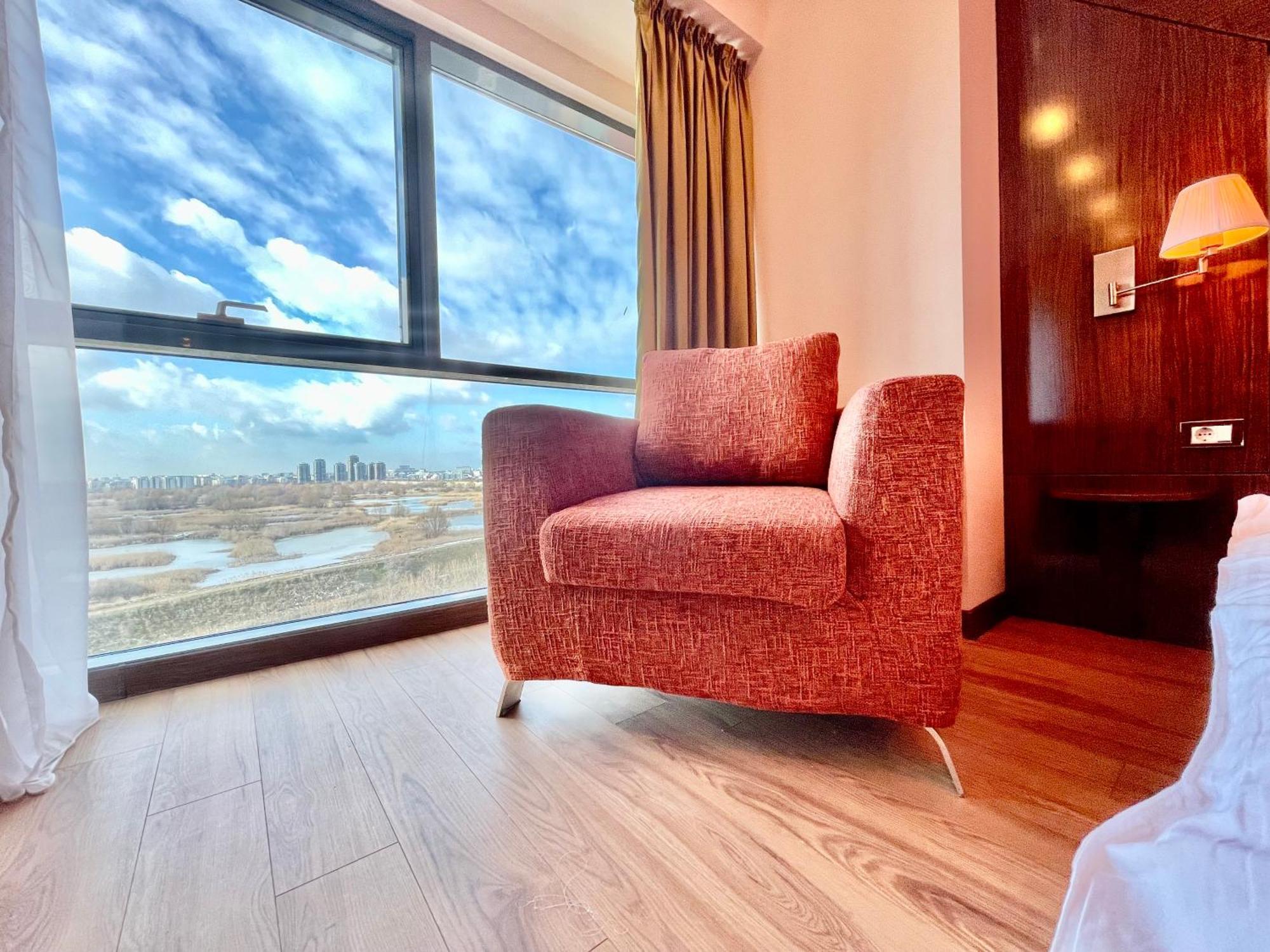 Royal Studio Apartment With A Perfect View - Yamaluxe Bucureşti Eksteriør bilde